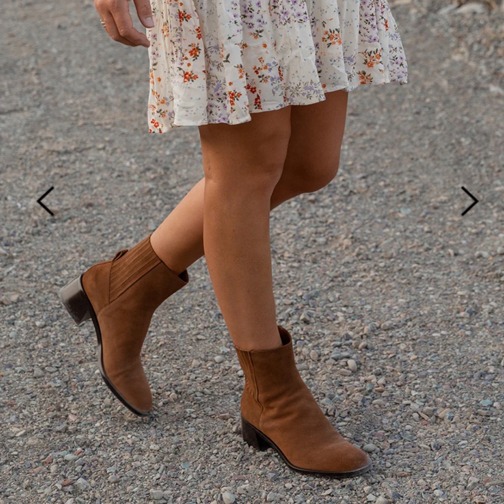 NWOT Dolce Vita Linny Boots